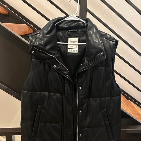 Abercrombie Vegan Leather Puffer Vest Size M - Picture 2 of 4
